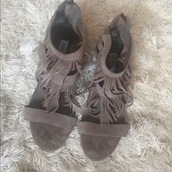 Steve Madden Fringe Wedge Sandals -Size 7.5 - Picture 2 of 7